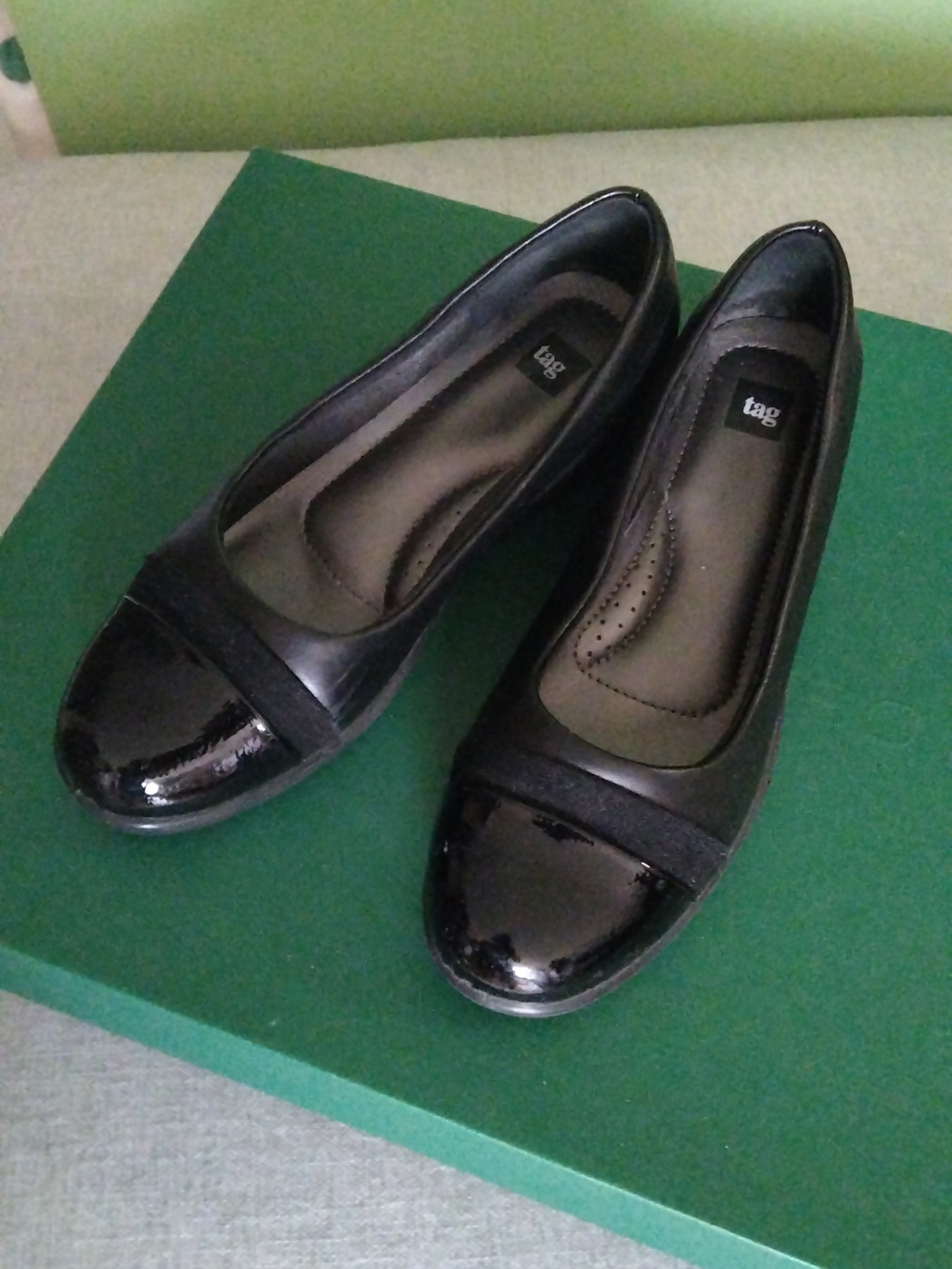 Tag Black Patent Cap-Toe Women's Not High Platforms Flats